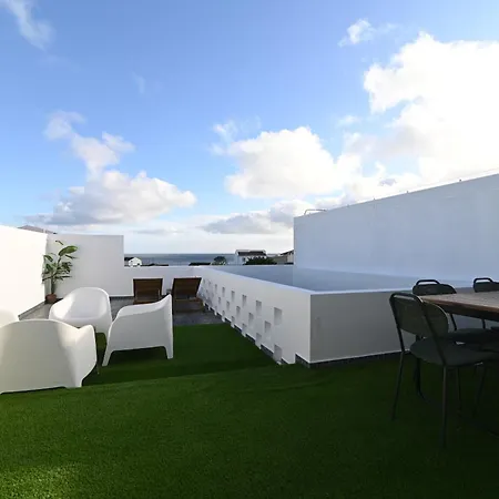 Sea View By Vacationy *