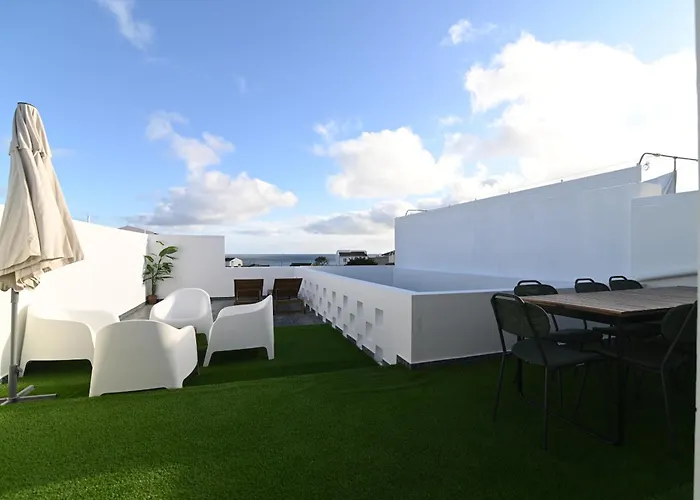 Sea View By Vacationy *